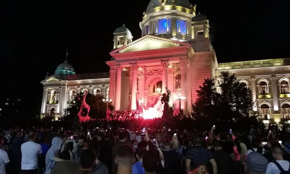 Σερβία - "Οπισθοχώρησε" ο Βούτσιτς: Aποσύρει την απόφαση για lockdown - Βίντεο